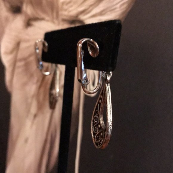 Antique Marcasite Sterling Silver Clip-On Earrings - Picture 5 of 9